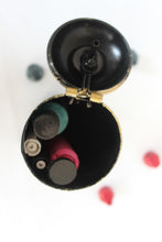 Lade das Bild in den Galerie-Viewer, "SPRÜHDOSENETUI MEISE"