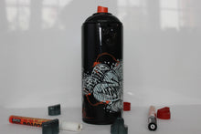 Lade das Bild in den Galerie-Viewer, "SPRÜHDOSENETUI MEISE"